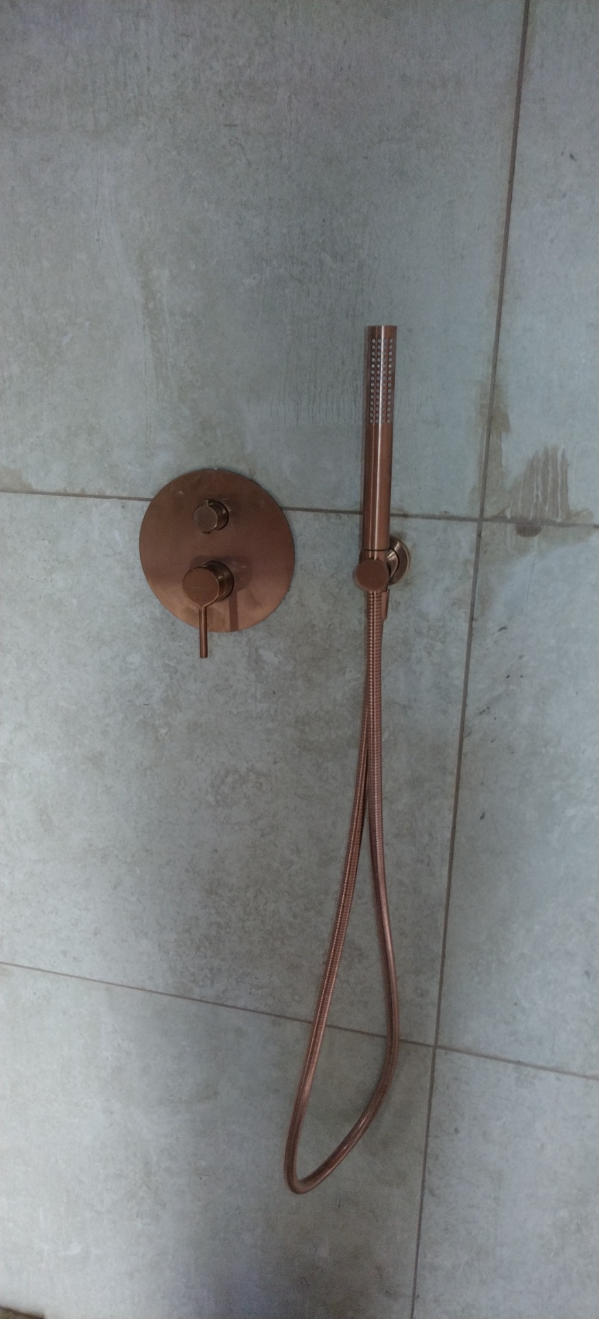 Ez falsíkon belüli szerelés