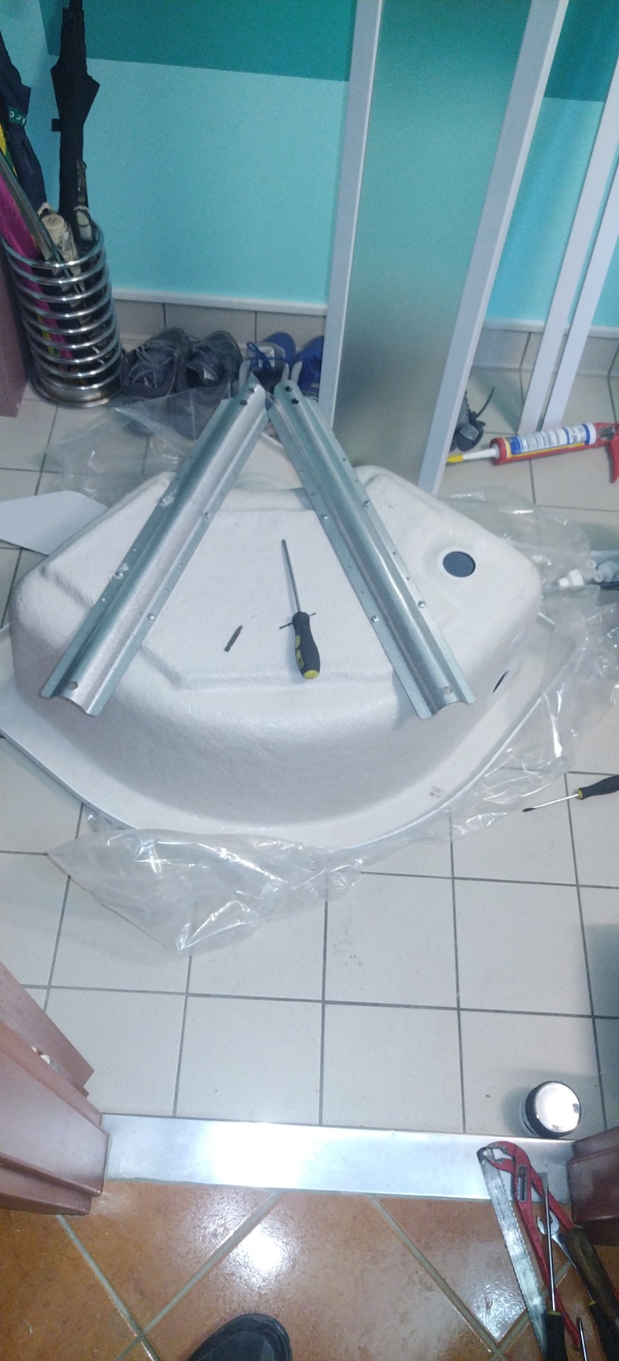 Ezt emiatt nem lehet Ytongba önteni, mert ez a talp erős, és a fala vastag. Így garanciális marad.